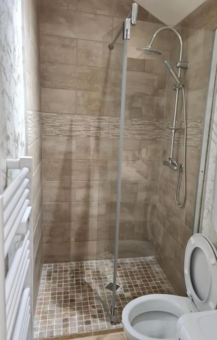 Petit Gite 18 Eme Tout Confort Saint-Germain-des-Fosses Ngoại thất bức ảnh